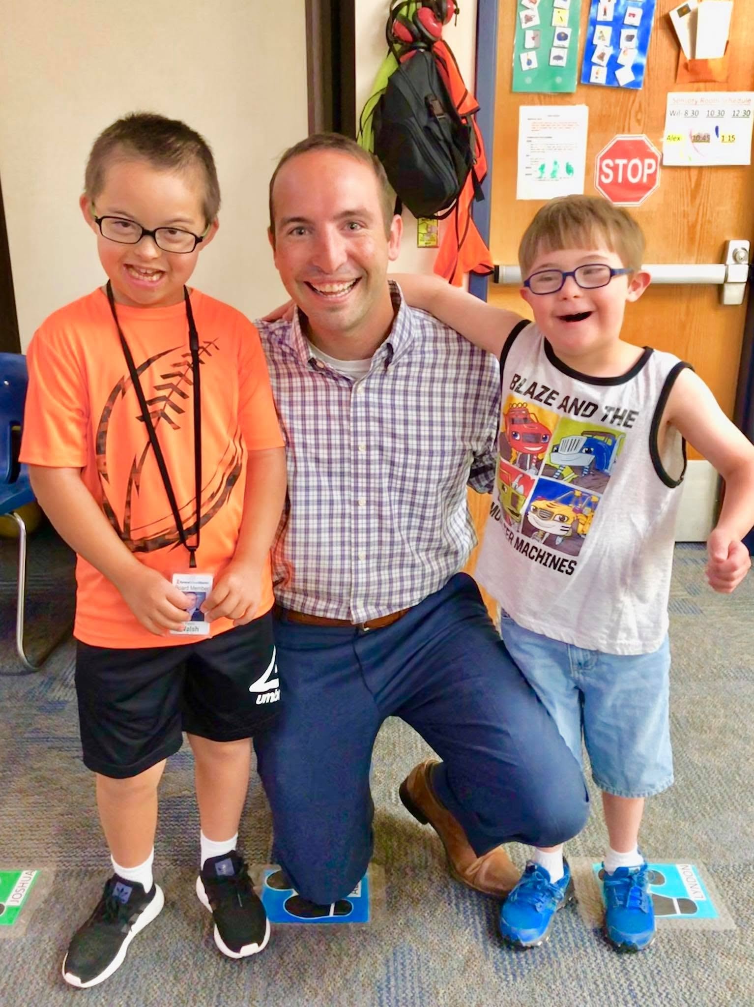 Kevin with students in a Kyrene classroom